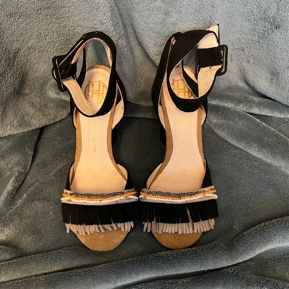Brand - house of Harlow 1960 , strapped , size 6 , heel size 3.5